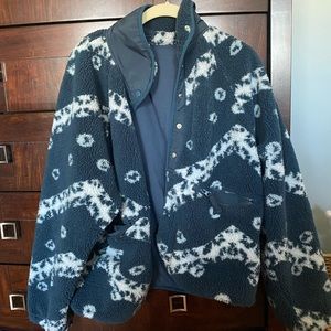 Free People navy blue “hit the slopes” fleece jacket